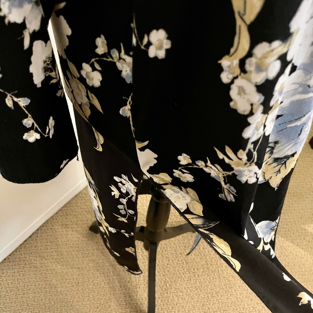 Fashion Nova Black Blue Floral Long Sleeve Kimono Jacket Size Medium - Picture 3 of 4
